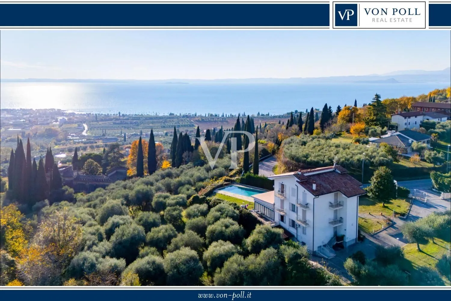 12-room hotel with swimming pool