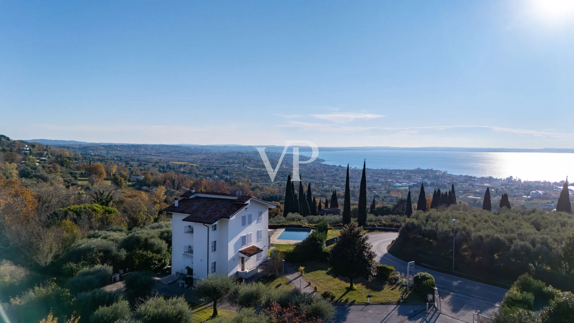 12-room hotel with swimming pool