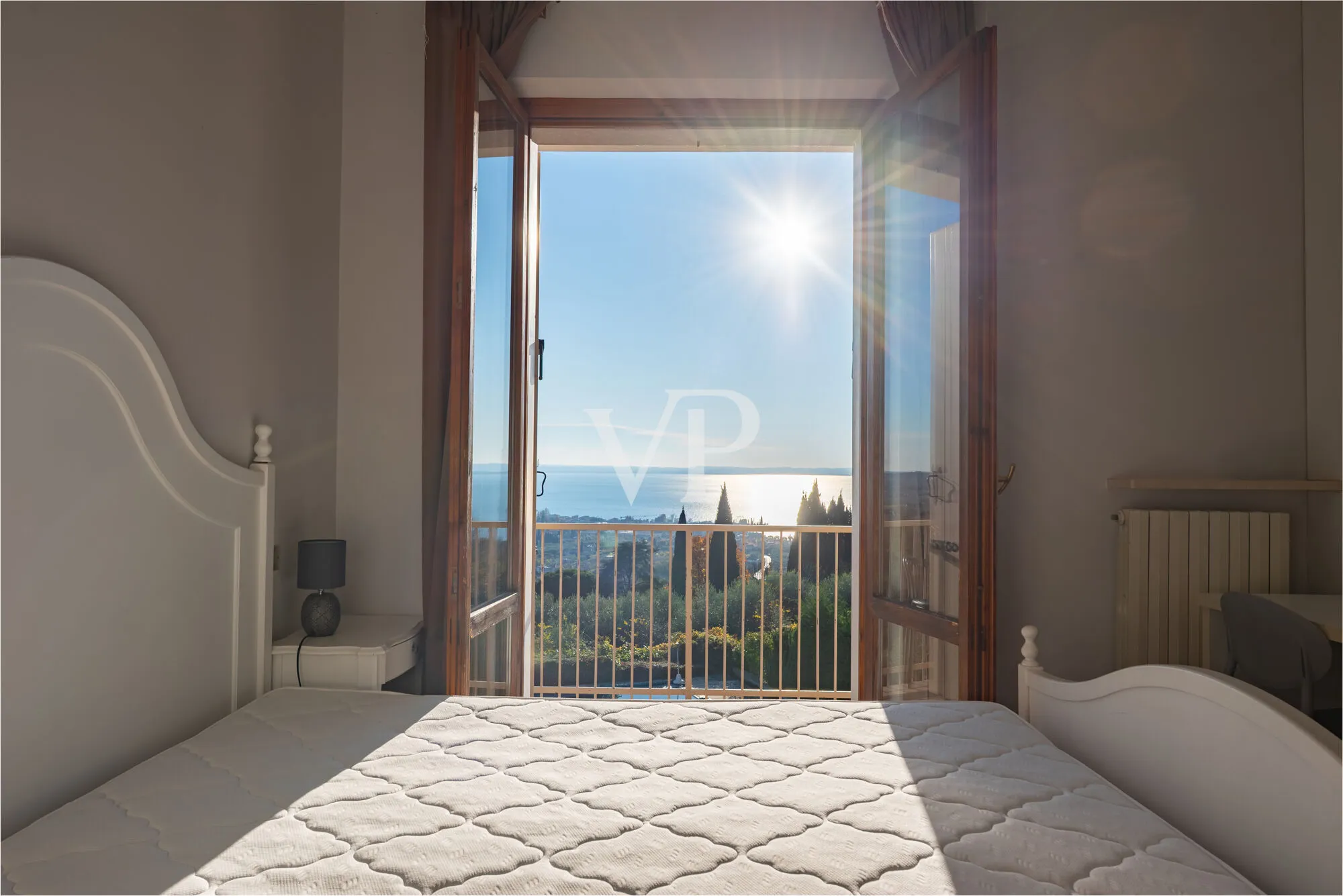 12-room hotel with swimming pool