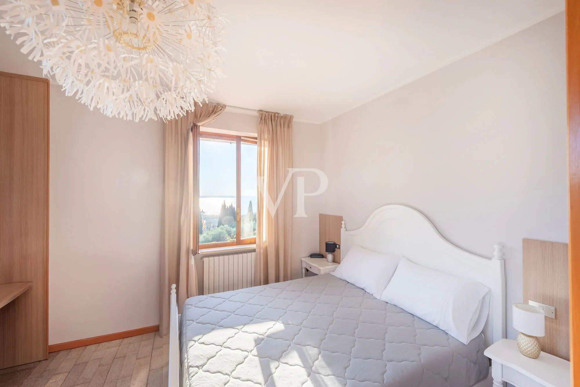 12-room hotel with swimming pool