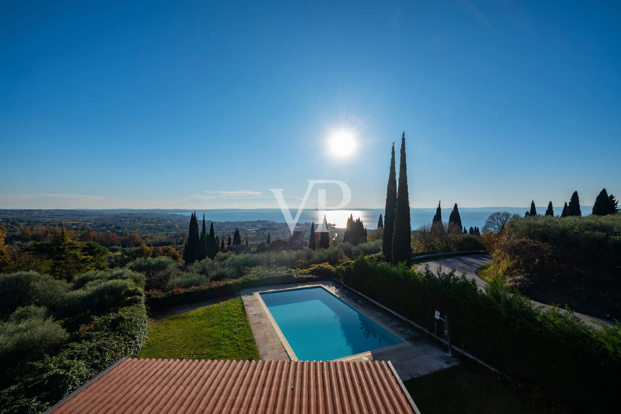 12-room hotel with swimming pool