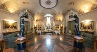 von_poll_real_estate_property_IT254922616_image_1