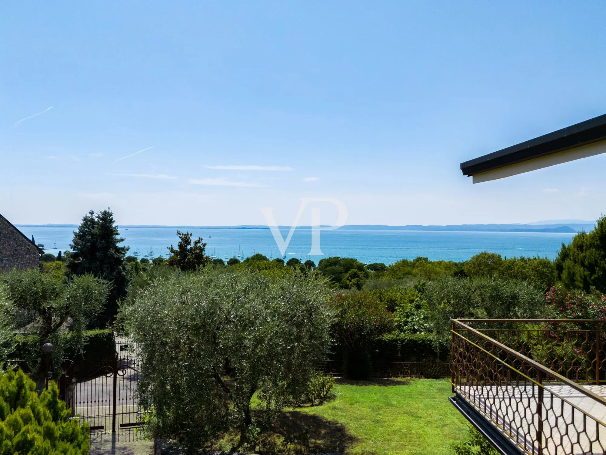 Exklusive Villa mit Schwimmbad und Seeblick in Bardolino - Eleganz und Privatsphäre am Gardasee