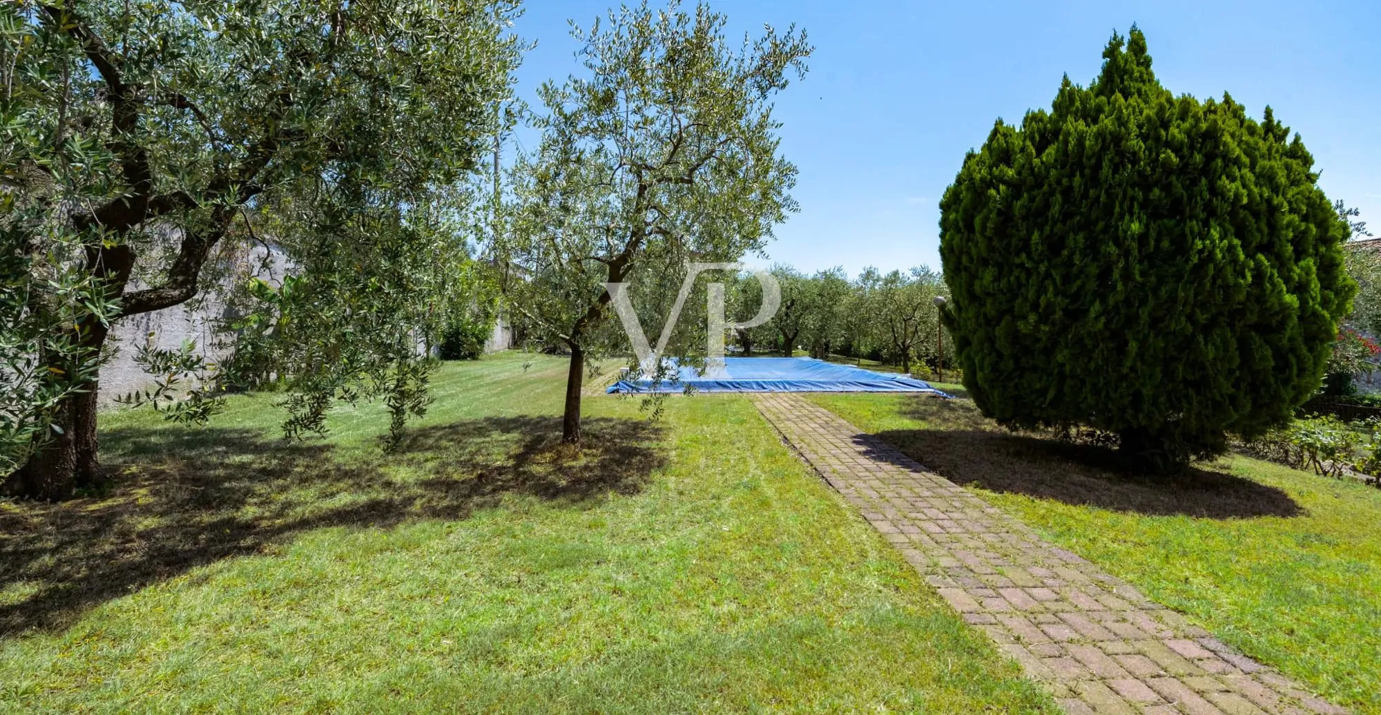 Esclusiva villetta con piscina e vista lago a Bardolino – eleganza e privacy sul Lago di Garda