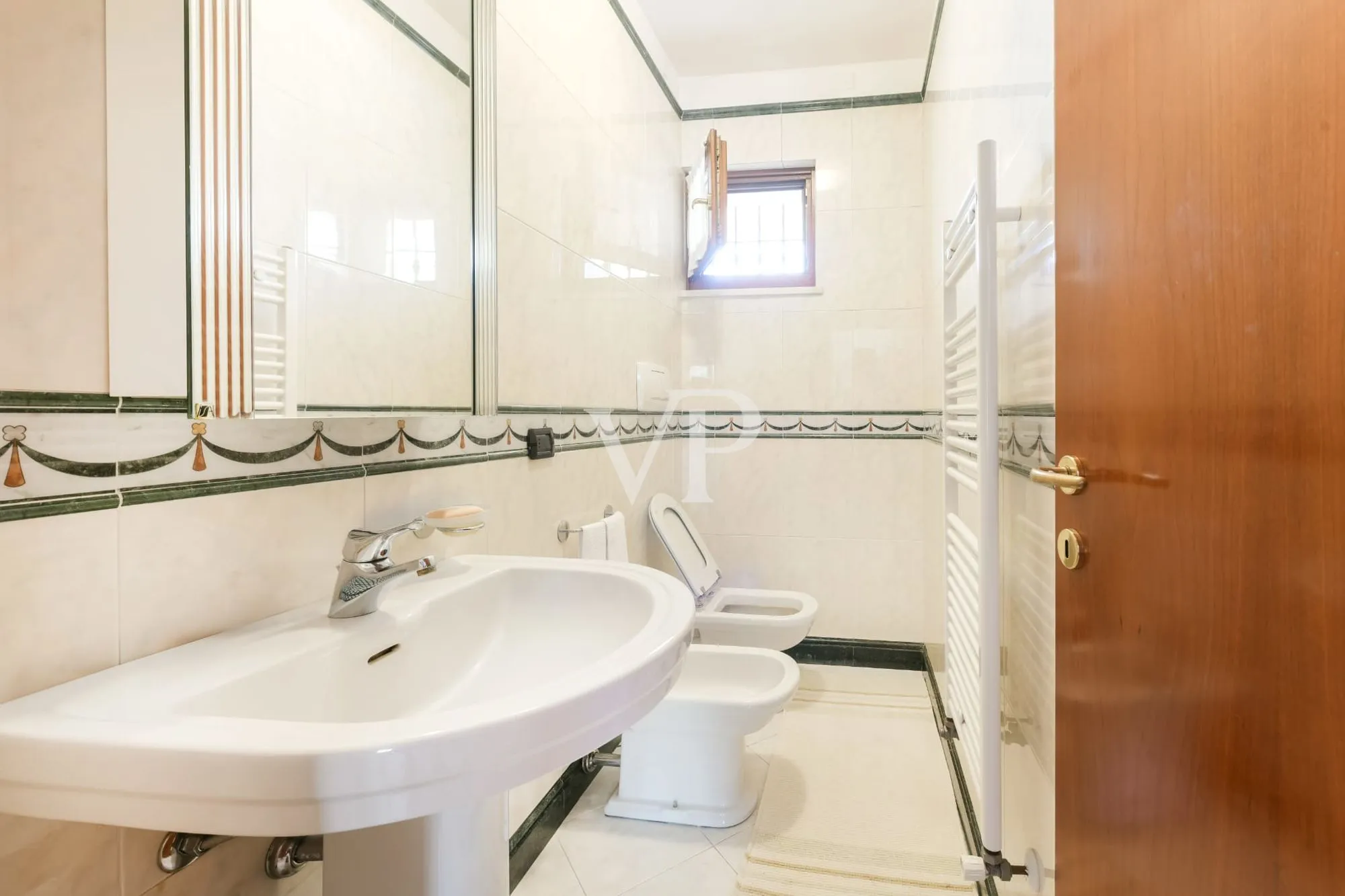 Exklusive Villa mit Schwimmbad und Seeblick in Bardolino - Eleganz und Privatsphäre am Gardasee