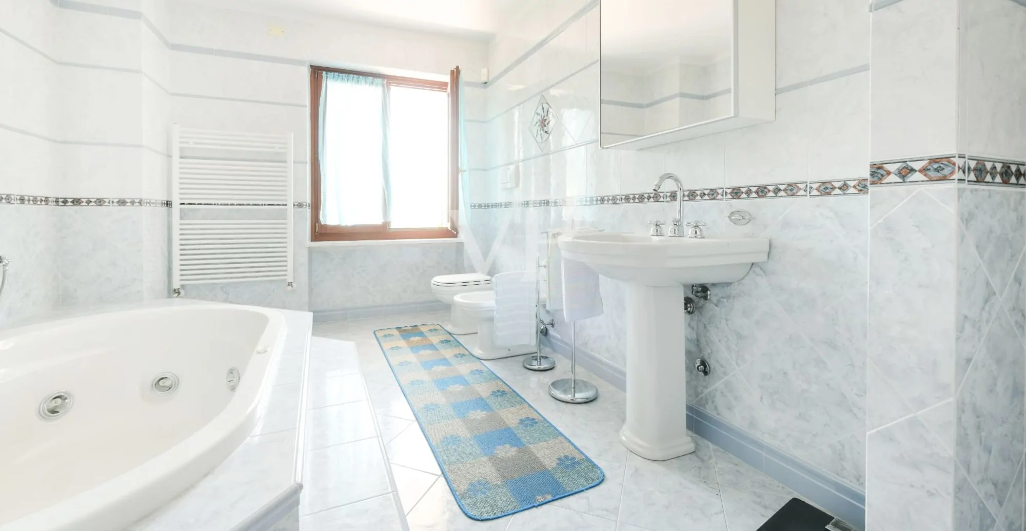 Esclusiva villetta con piscina e vista lago a Bardolino – eleganza e privacy sul Lago di Garda