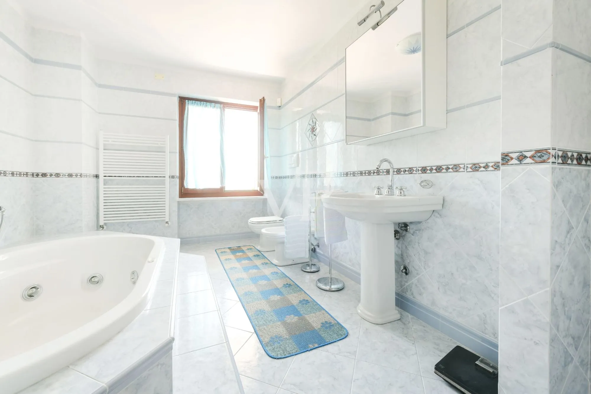 Exklusive Villa mit Schwimmbad und Seeblick in Bardolino - Eleganz und Privatsphäre am Gardasee