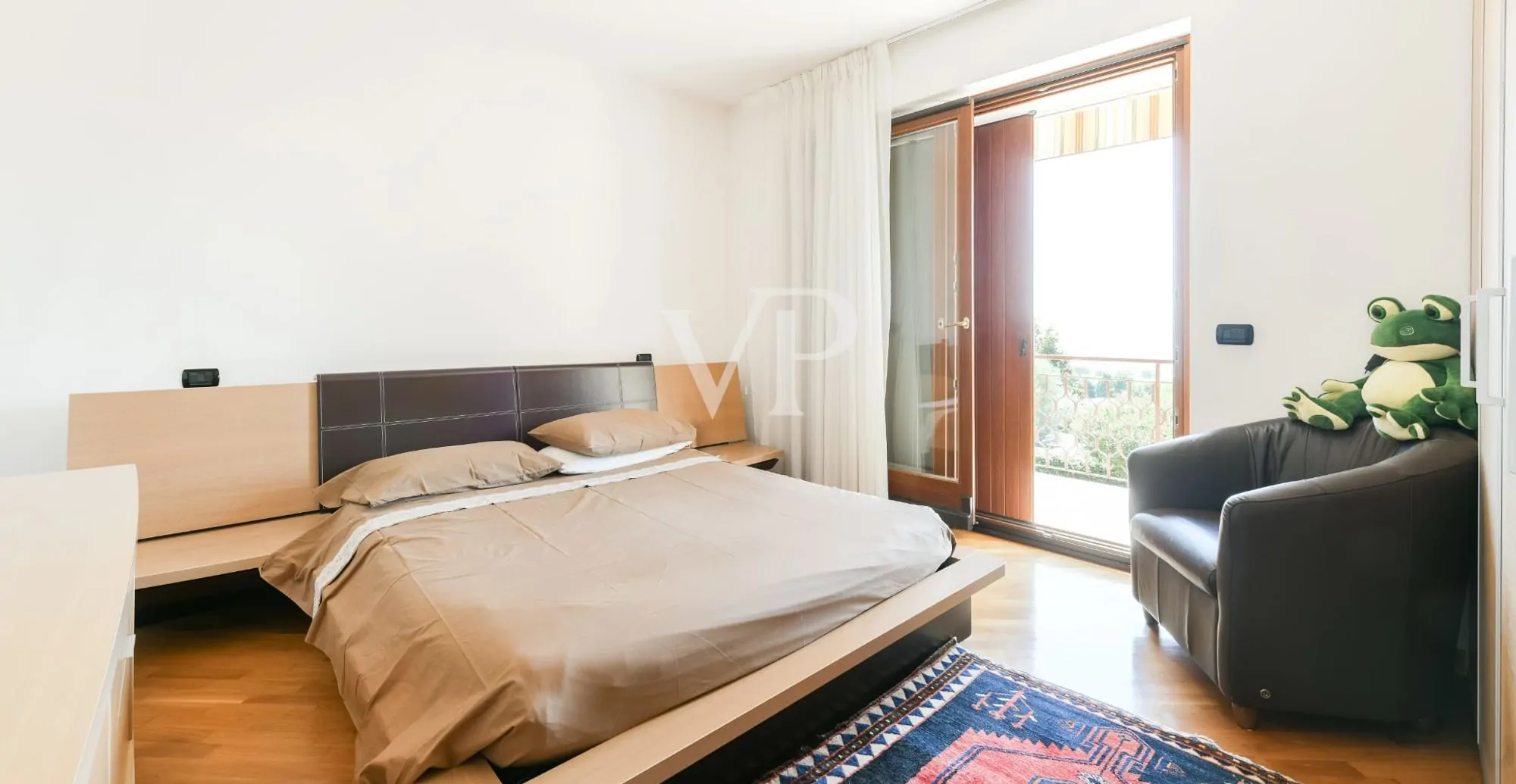 Esclusiva villetta con piscina e vista lago a Bardolino – eleganza e privacy sul Lago di Garda