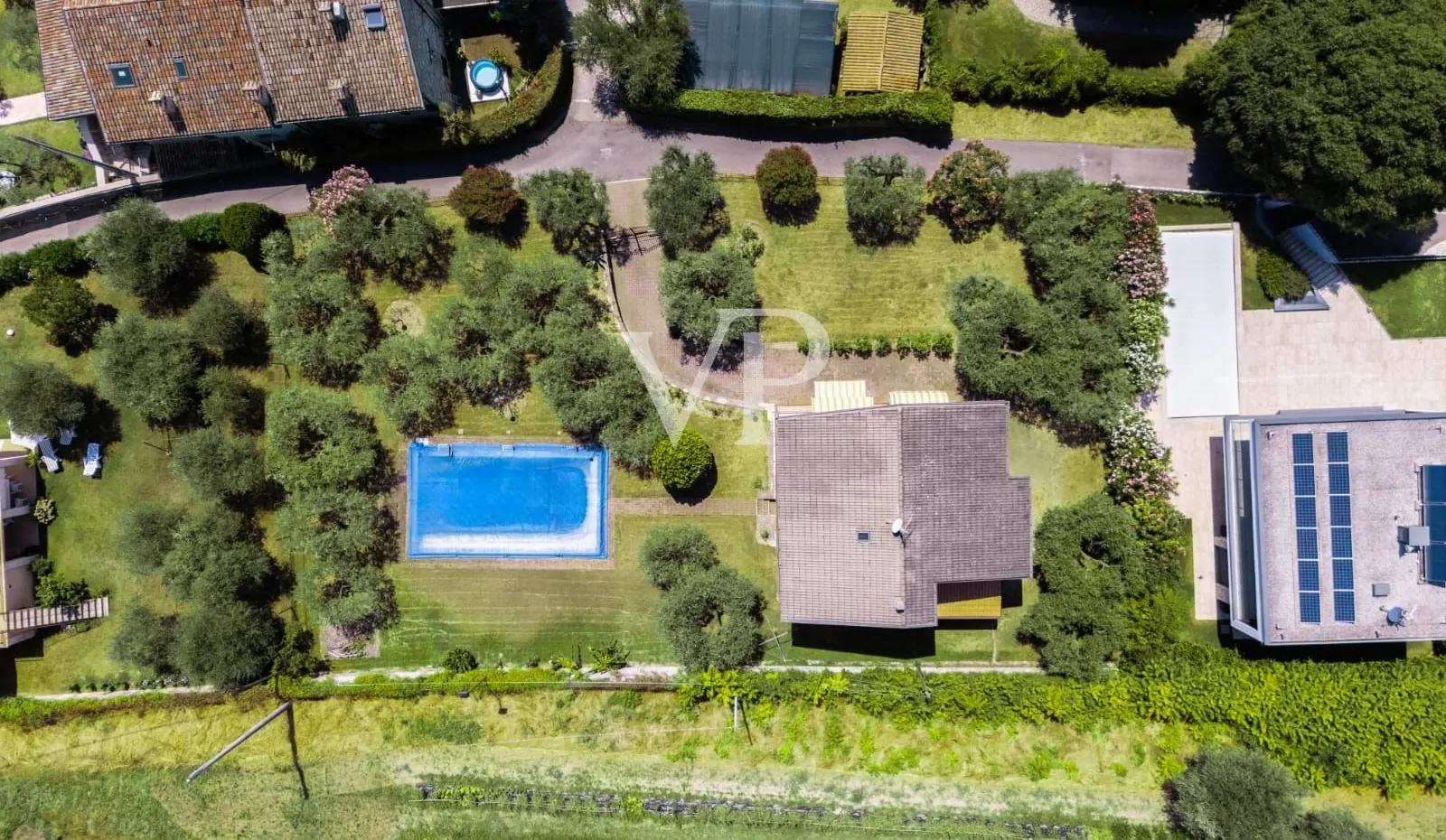 Esclusiva villetta con piscina e vista lago a Bardolino – eleganza e privacy sul Lago di Garda