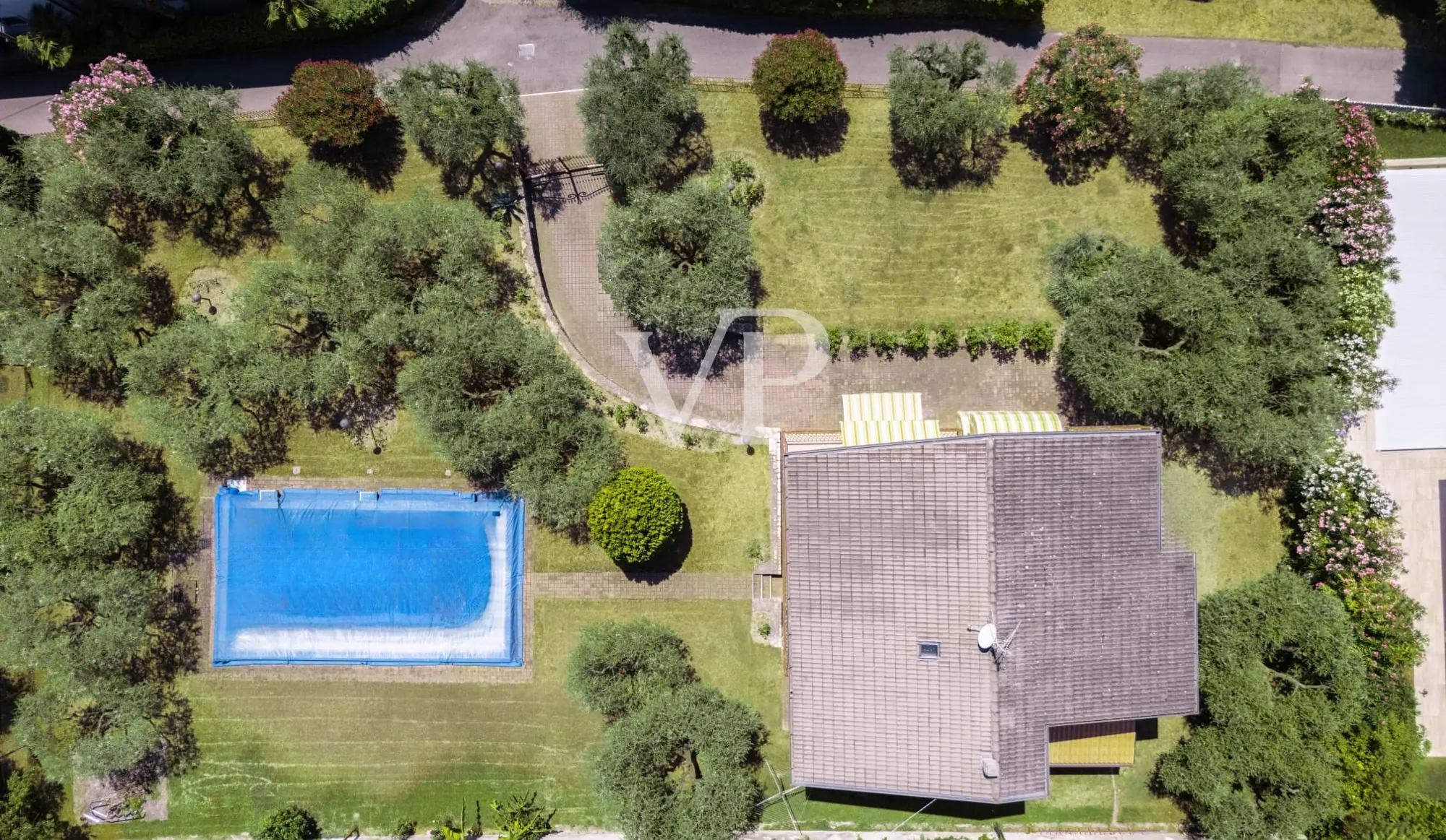 Esclusiva villetta con piscina e vista lago a Bardolino – eleganza e privacy sul Lago di Garda