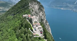 von_poll_real_estate_property_IT254922666_image_23