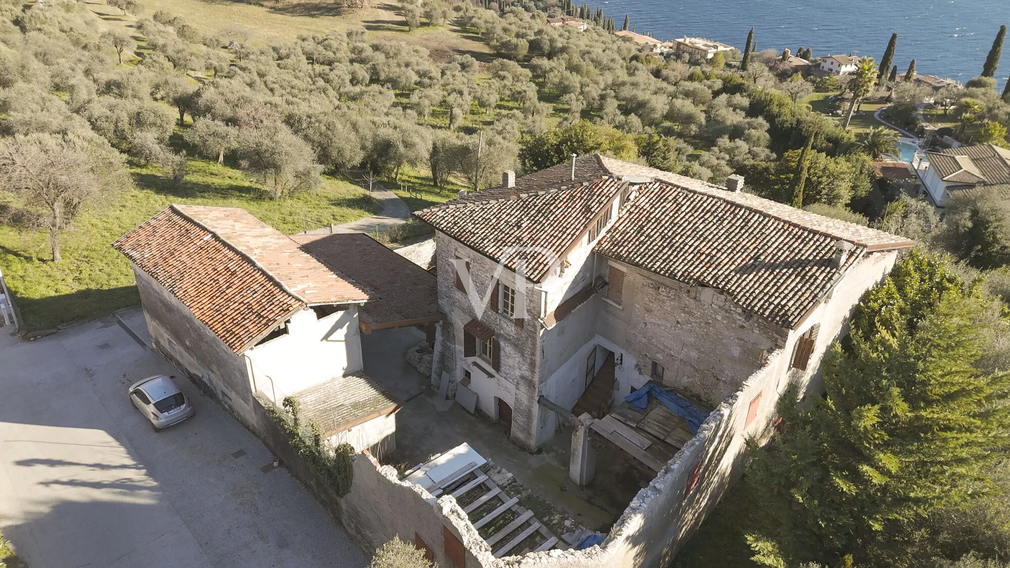 Farmhouse with lake view and olive grove