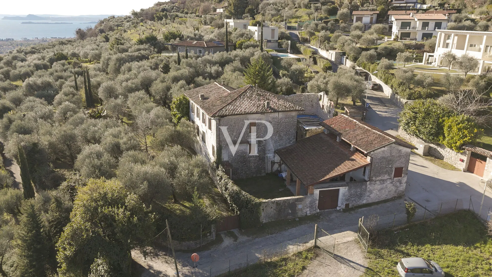 Farmhouse with lake view and olive grove