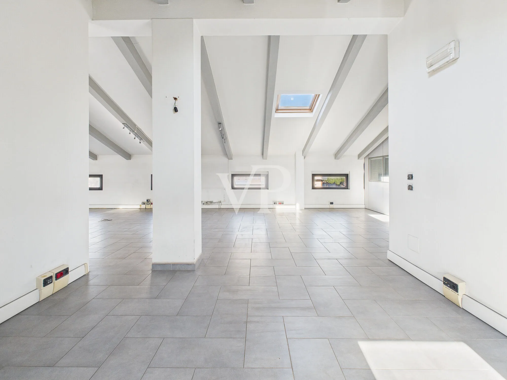 Investimento a Sirmione: area di sviluppo con posti auto in una posizione privilegiata