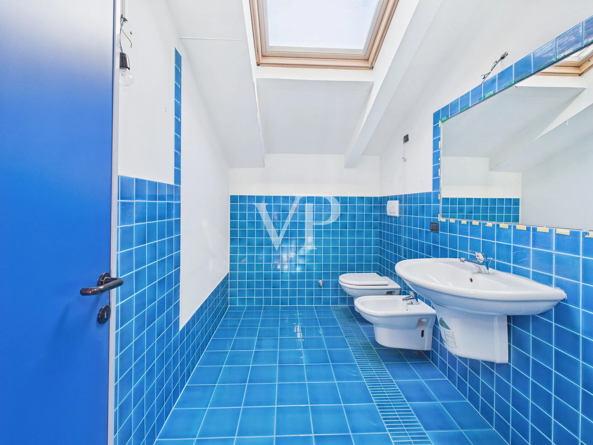 Investimento a Sirmione: area di sviluppo con posti auto in una posizione privilegiata