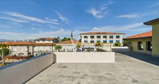 von_poll_real_estate_property_IT264922692_image_0