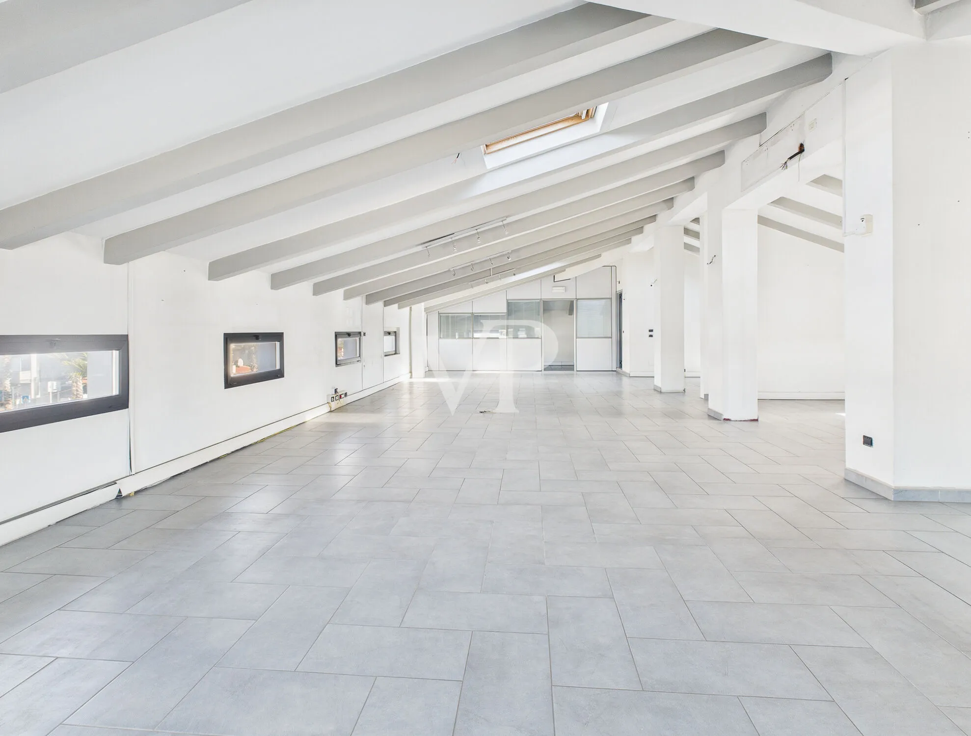 Investimento a Sirmione: area di sviluppo con posti auto in una posizione privilegiata