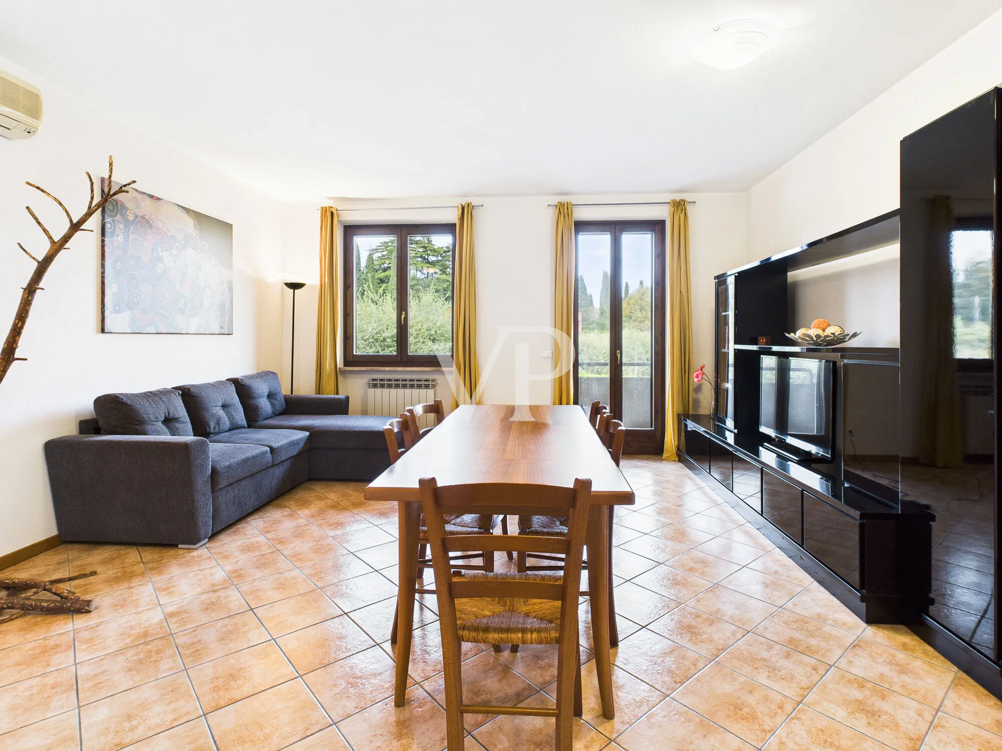 Colà di Lazise - Elegante trilocale con piscina e vista panoramica