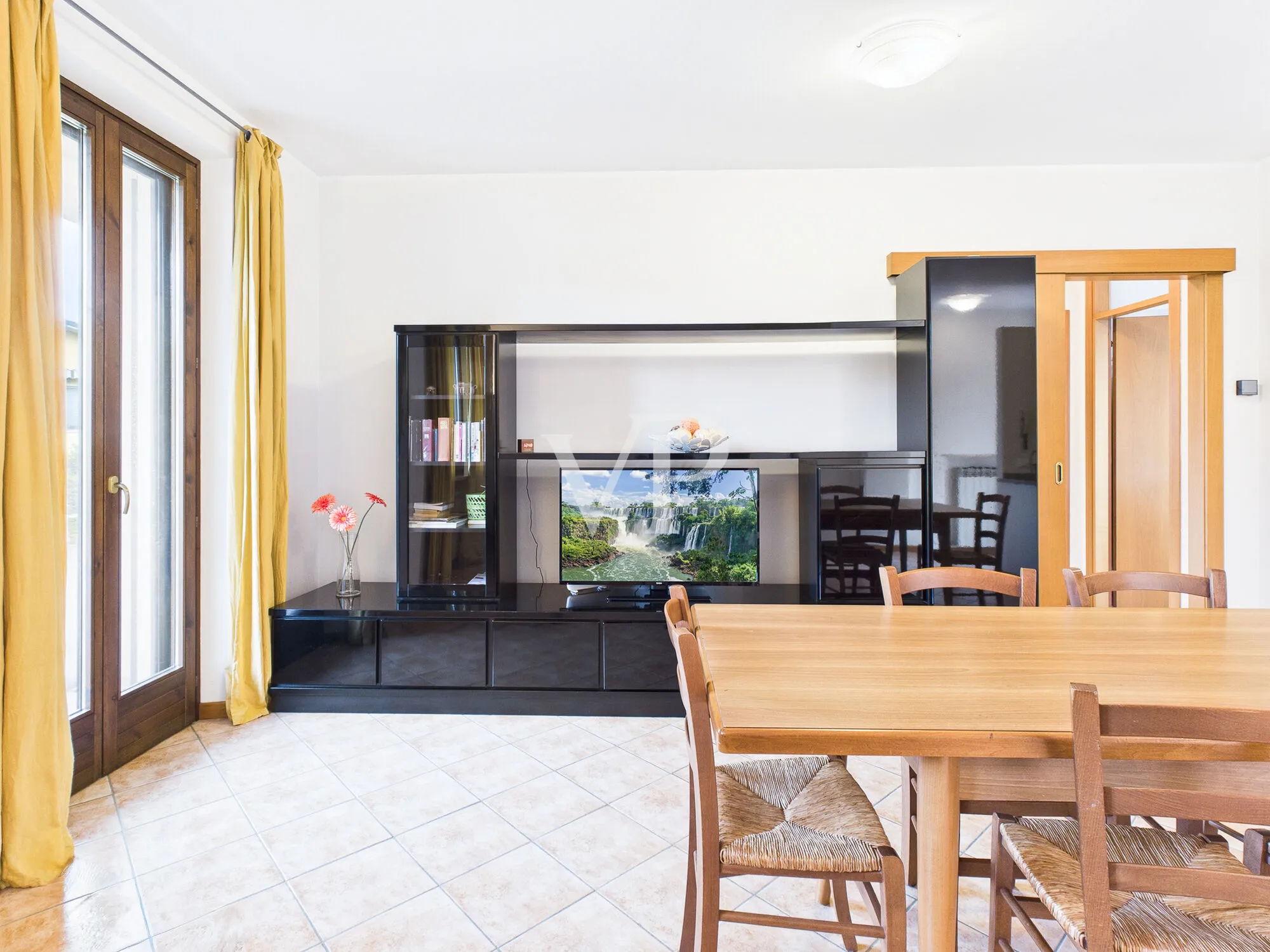 Colà di Lazise - Elegante trilocale con piscina e vista panoramica