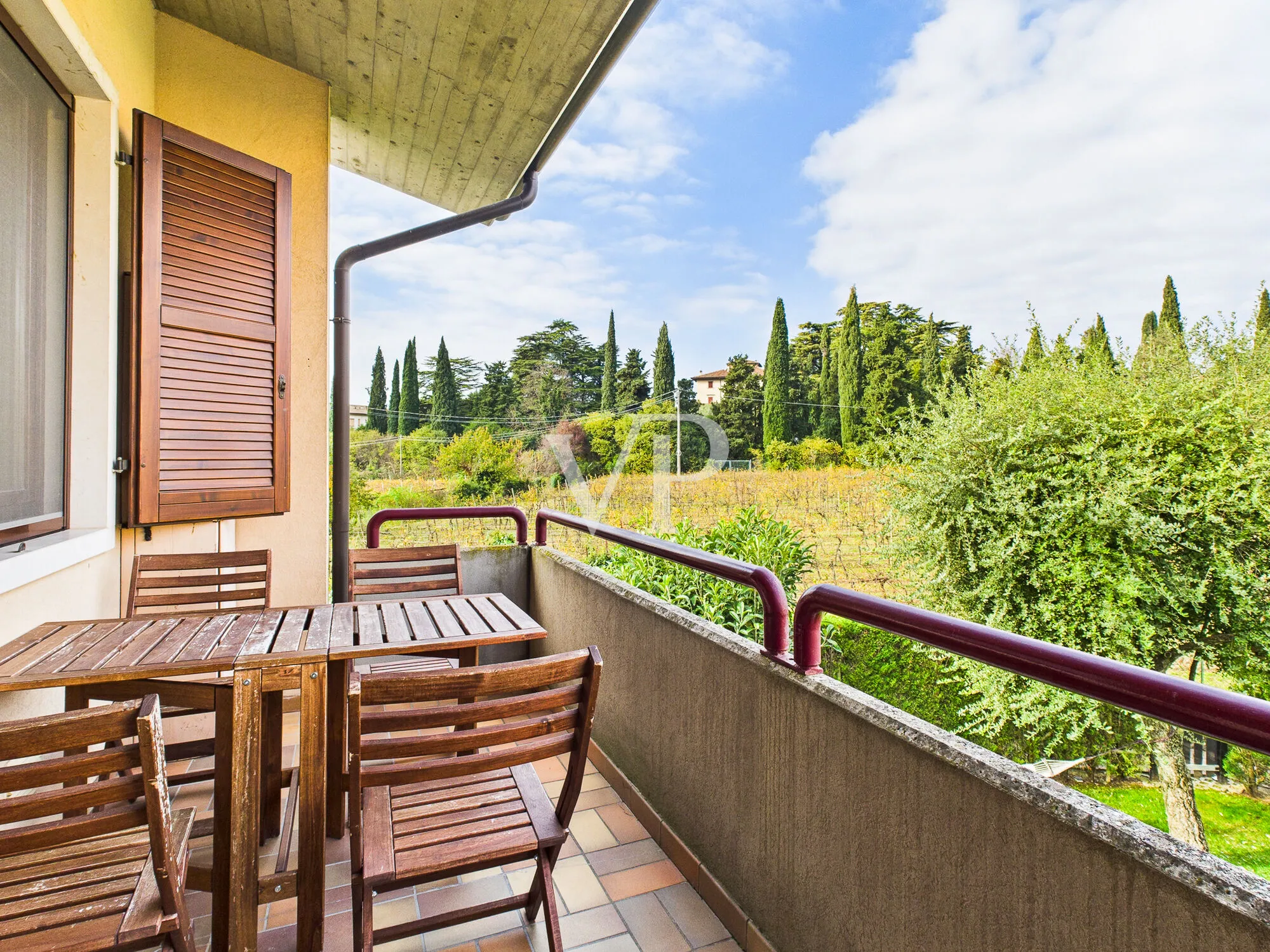 Colà di Lazise - Elegante trilocale con piscina e vista panoramica