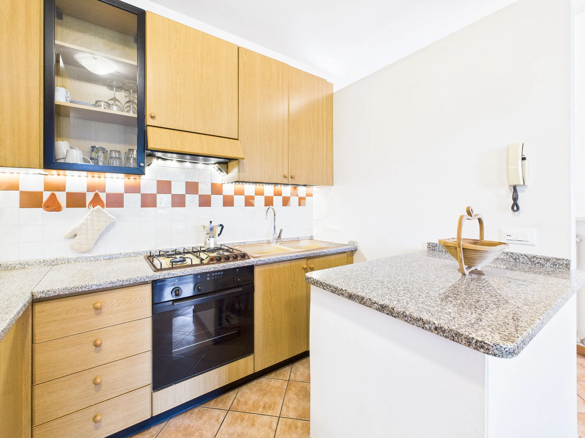 Colà di Lazise - Elegante trilocale con piscina e vista panoramica