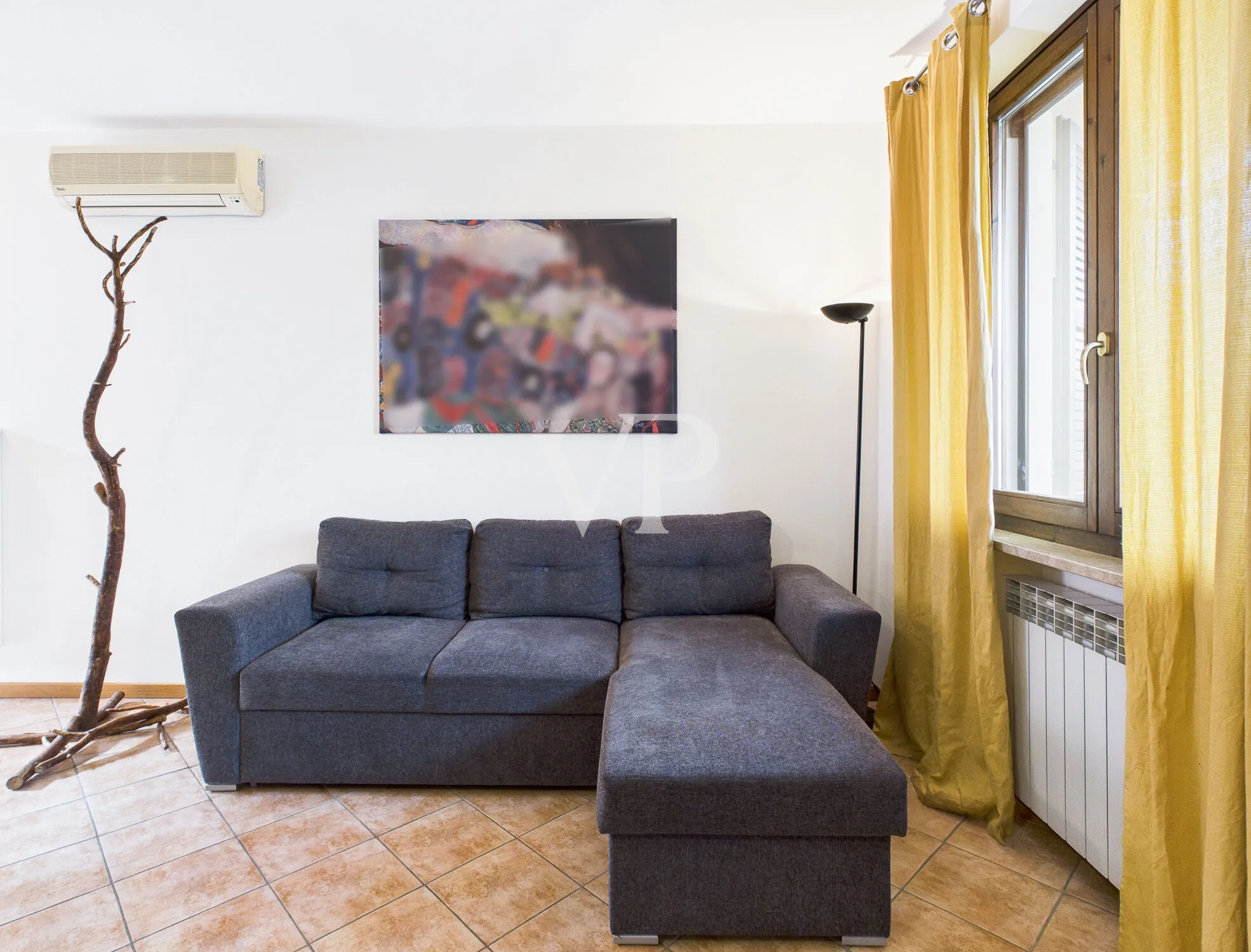 Colà di Lazise - Elegante trilocale con piscina e vista panoramica