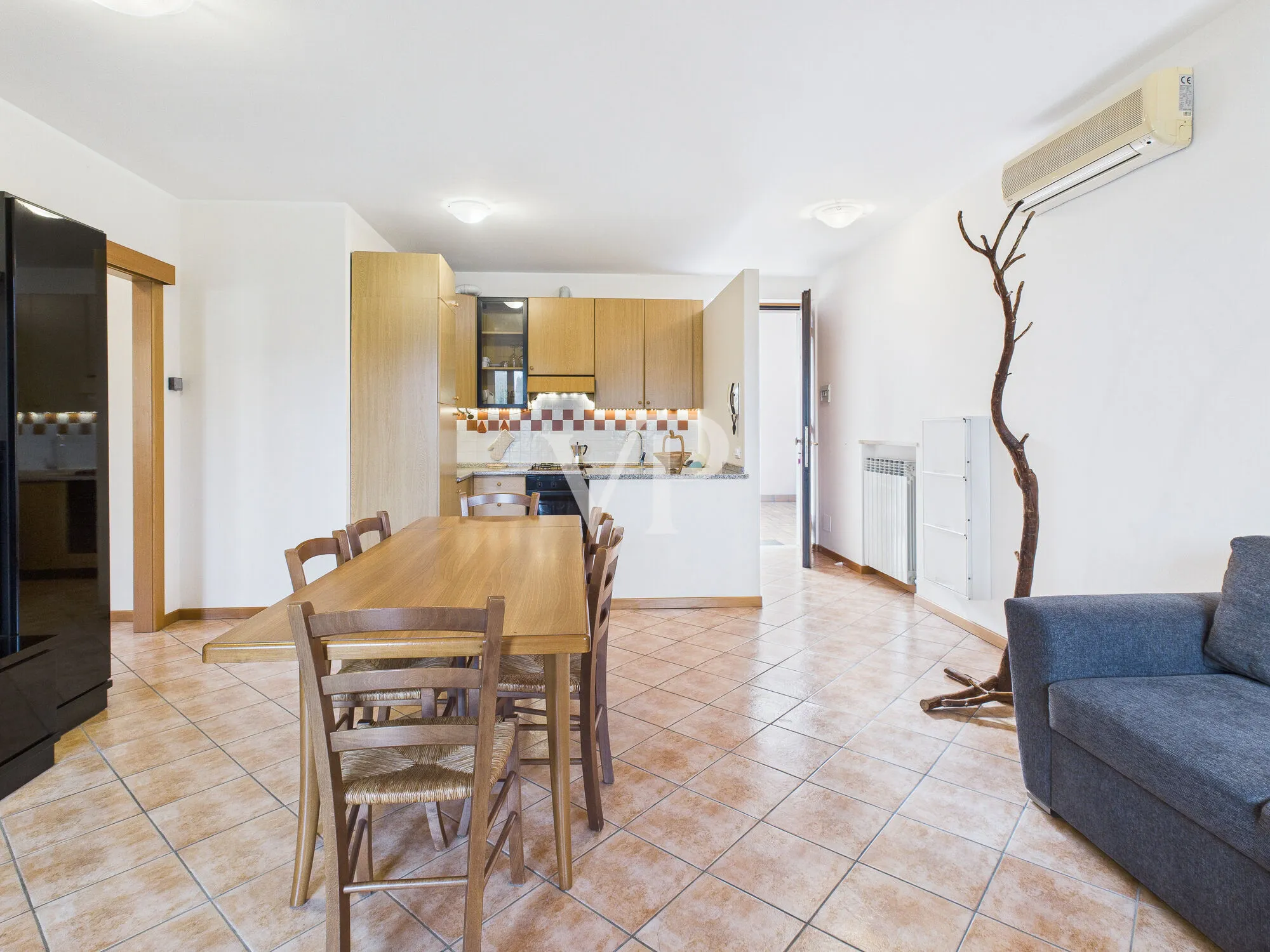 Colà di Lazise - Elegante trilocale con piscina e vista panoramica