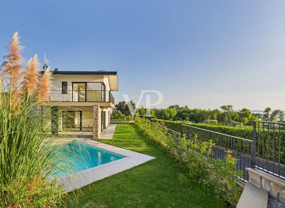 Ca' Allegra - Modern living with a lake view