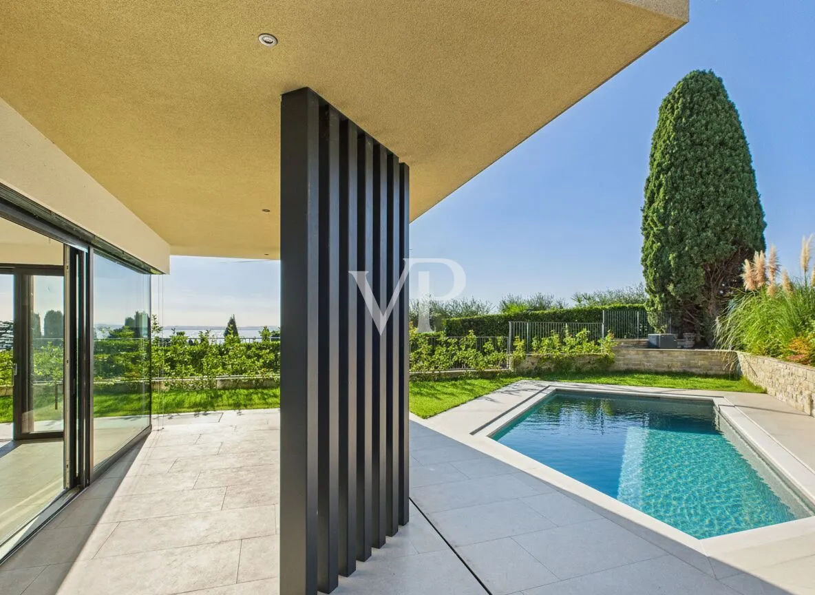 Ca' Allegra - Modern living with a lake view