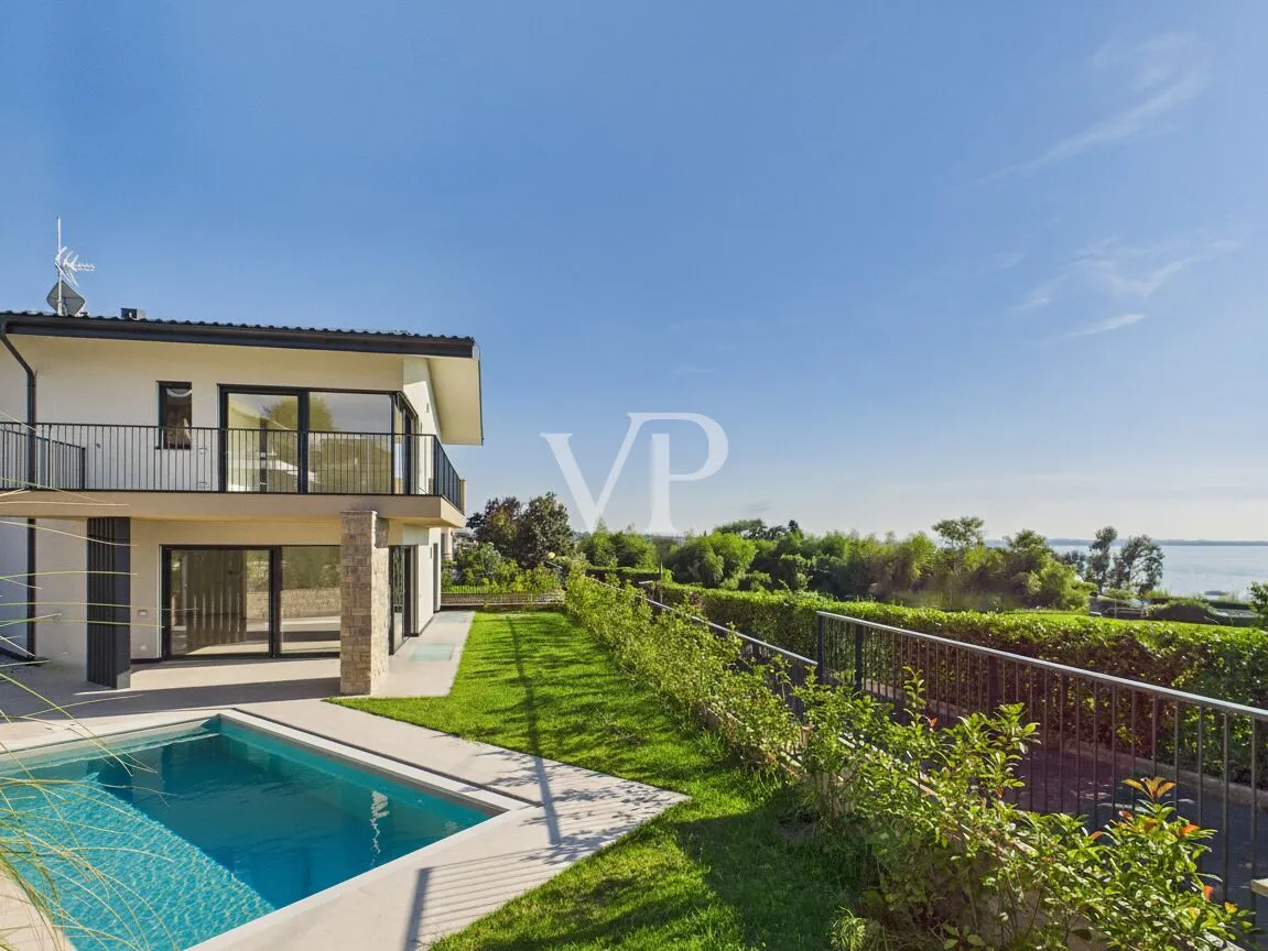 Ca' Allegra - Modern living with a lake view