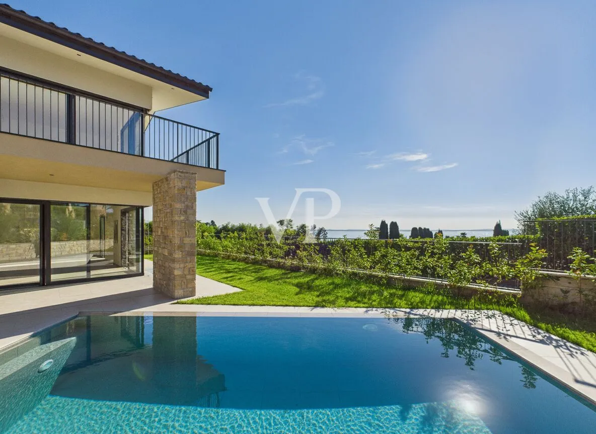 Ca' Allegra - Modern living with a lake view