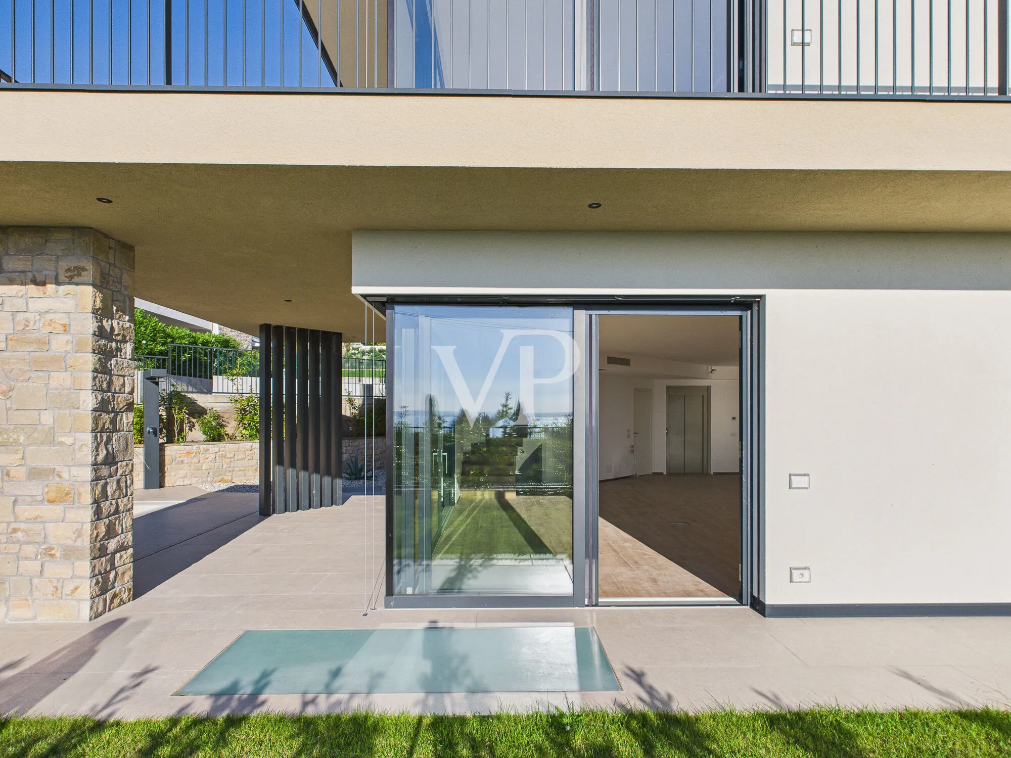 Ca' Allegra - Modern living with a lake view