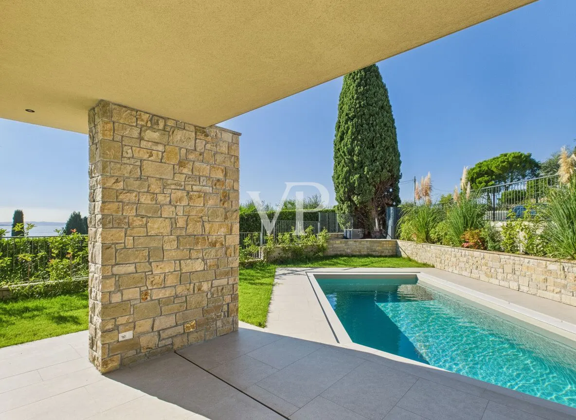 Ca' Allegra - Modern living with a lake view