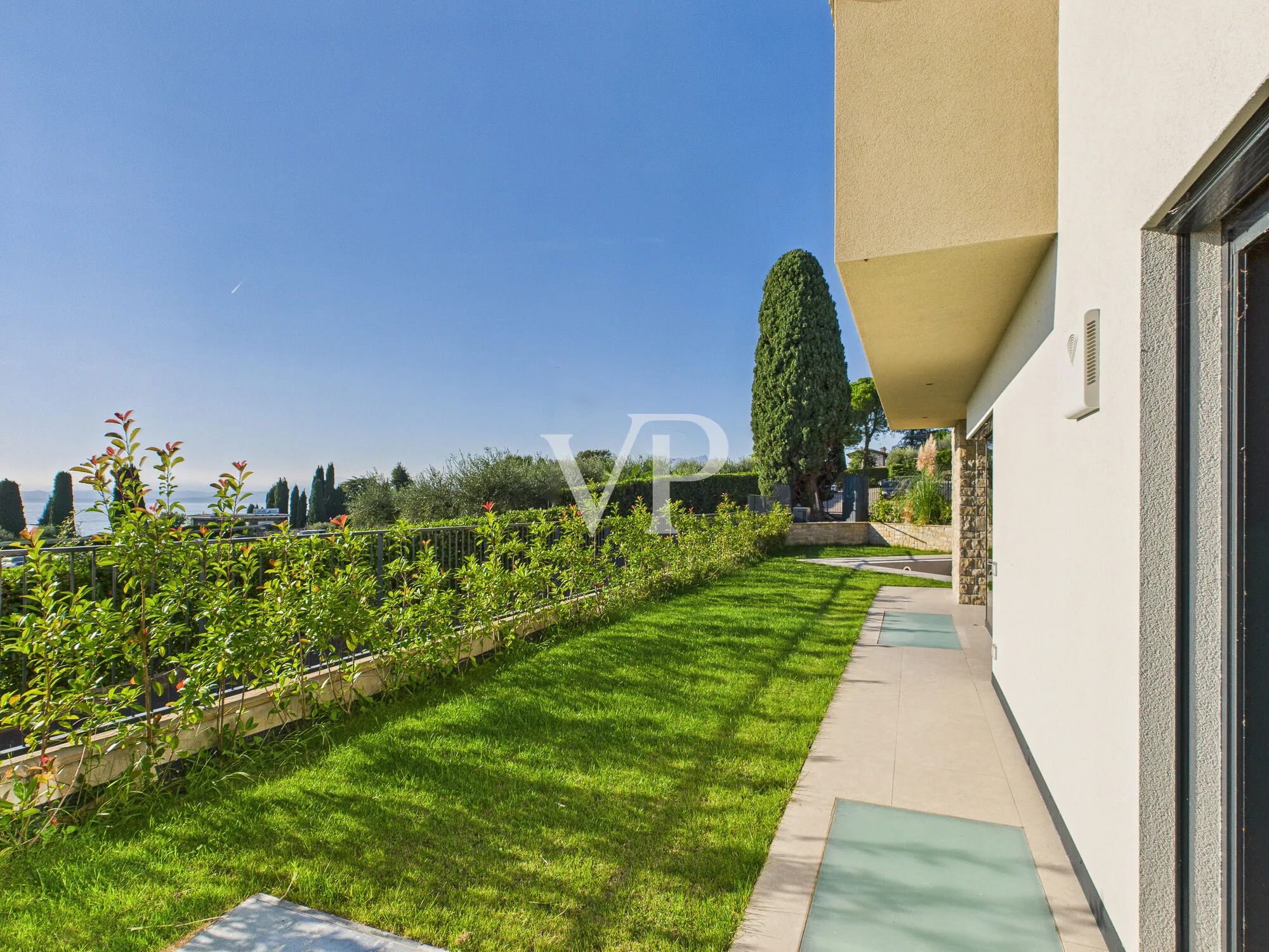 Ca' Allegra - Modern living with a lake view