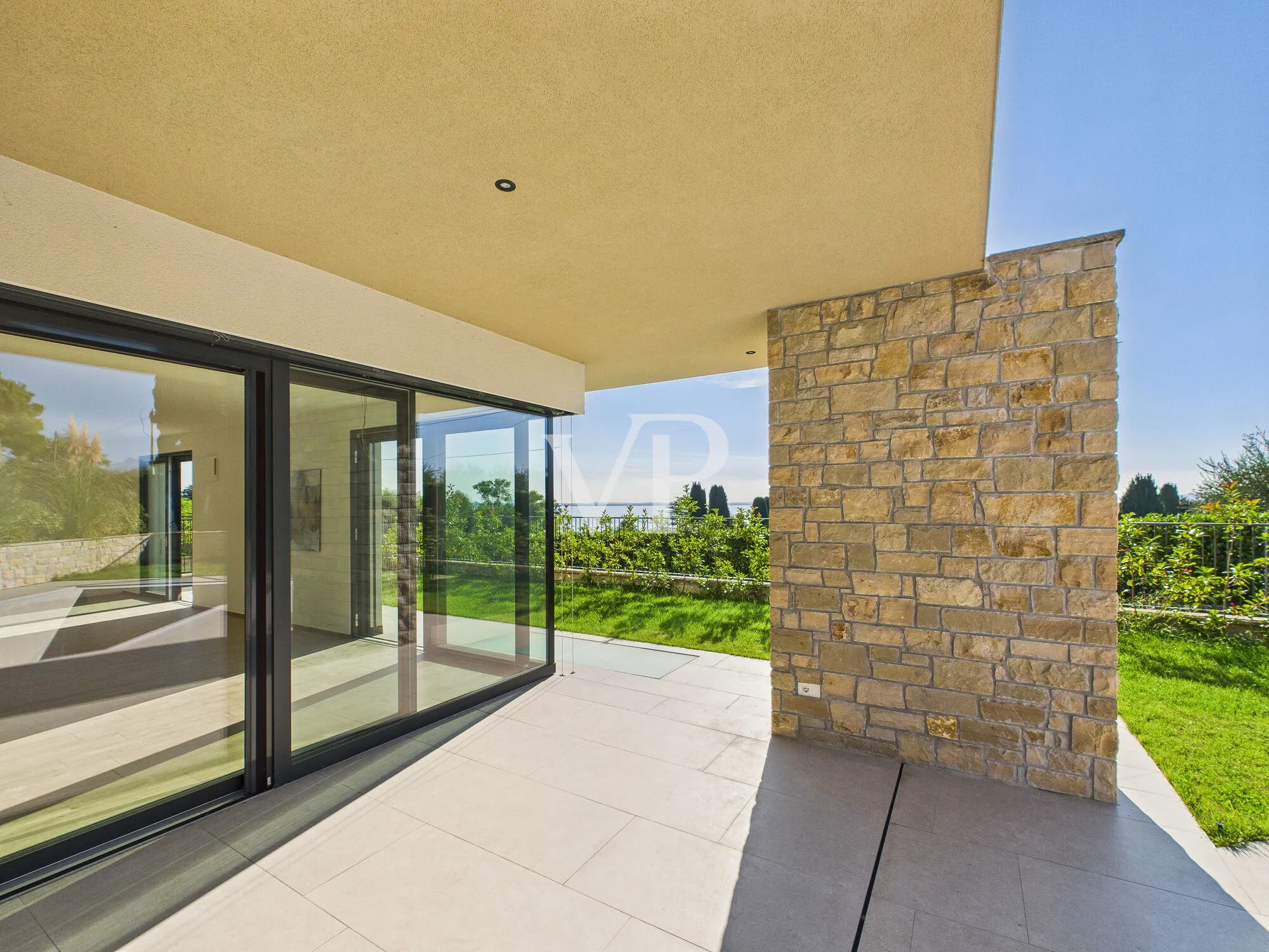 Ca' Allegra - Modern living with a lake view