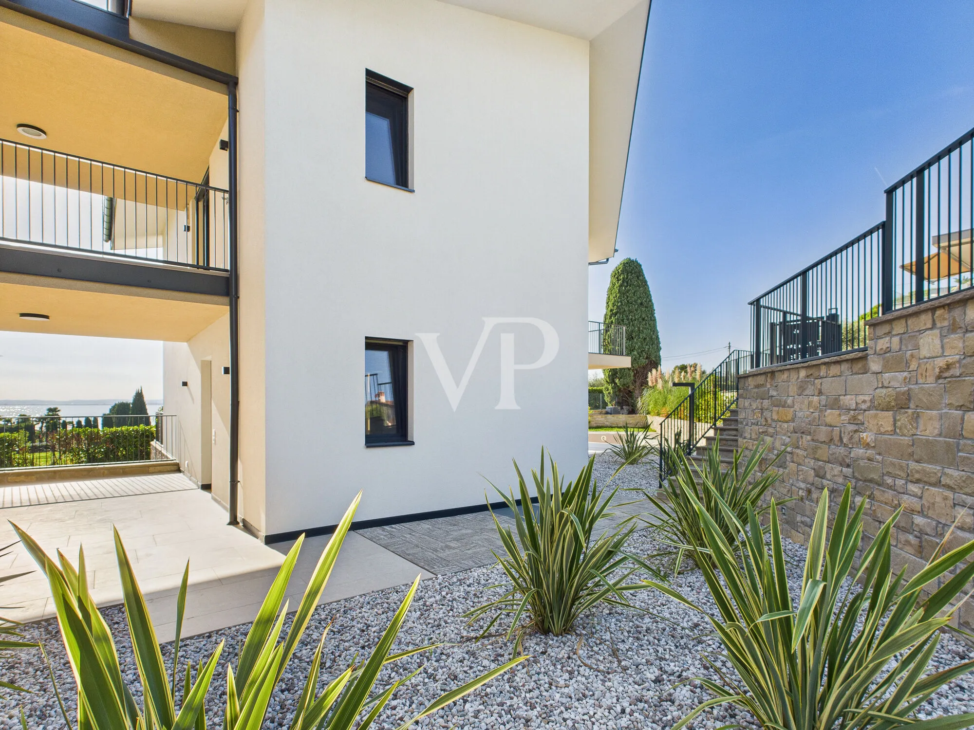 Ca' Allegra - Modern living with a lake view