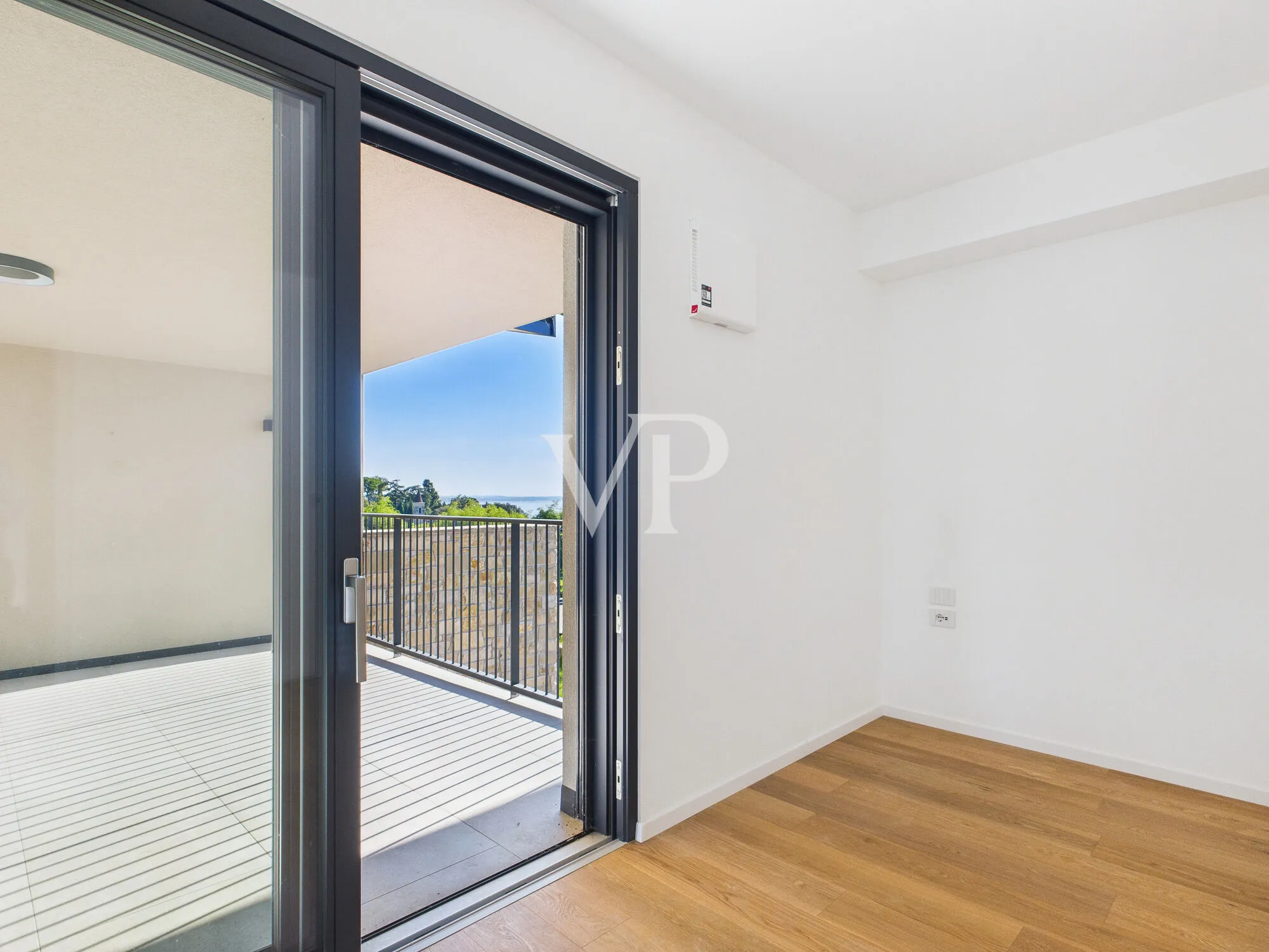 Ca' Allegra - Modern living with a lake view