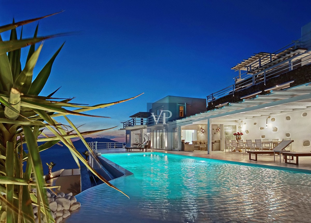 8 bedrooms villa-private pool