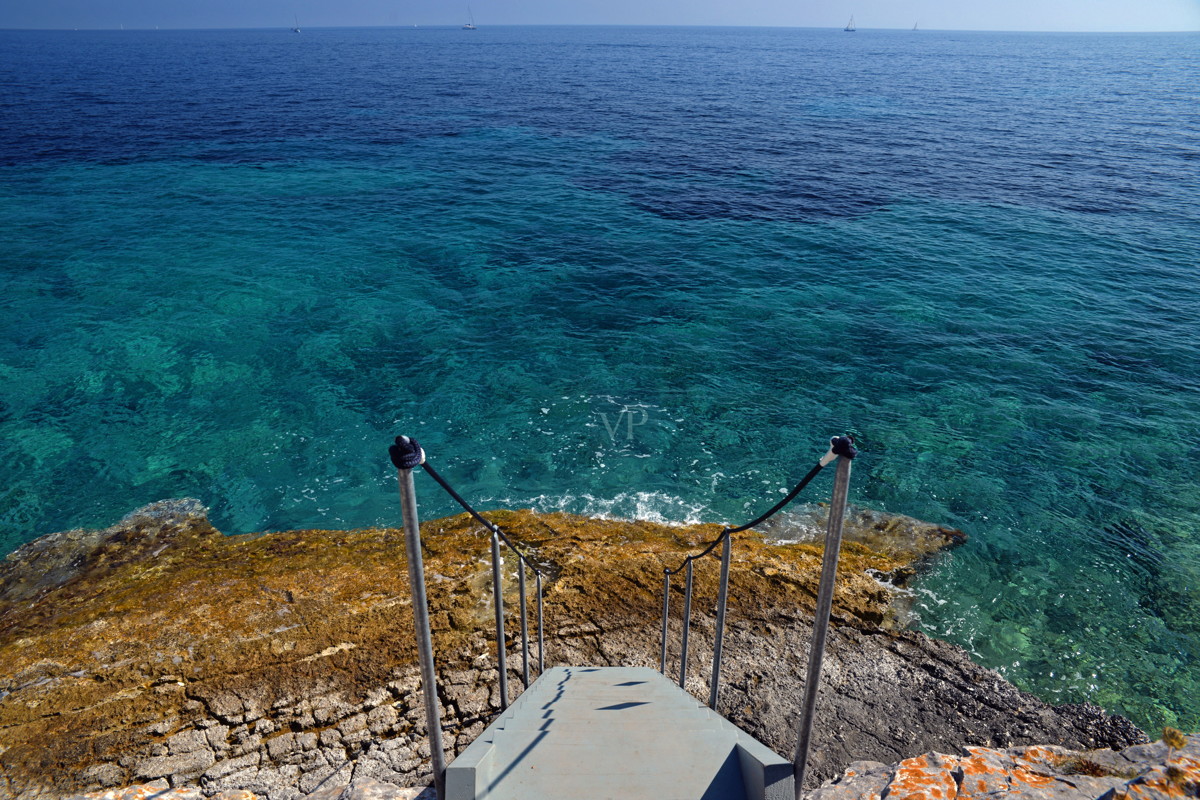 04 Villa Dinos Ladder to the sea -  l_escaler vers la mer.