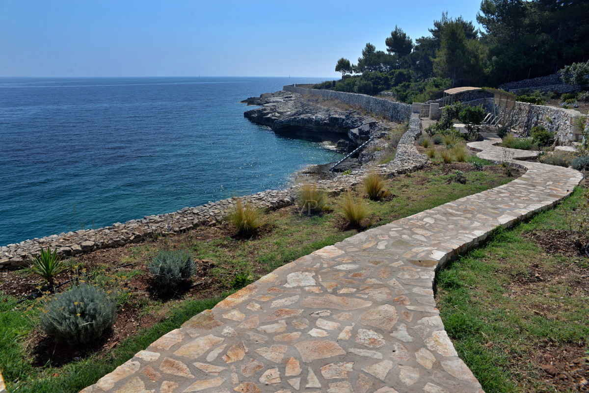 06 Villa Dinos seaside garden -  jardin devant la mer