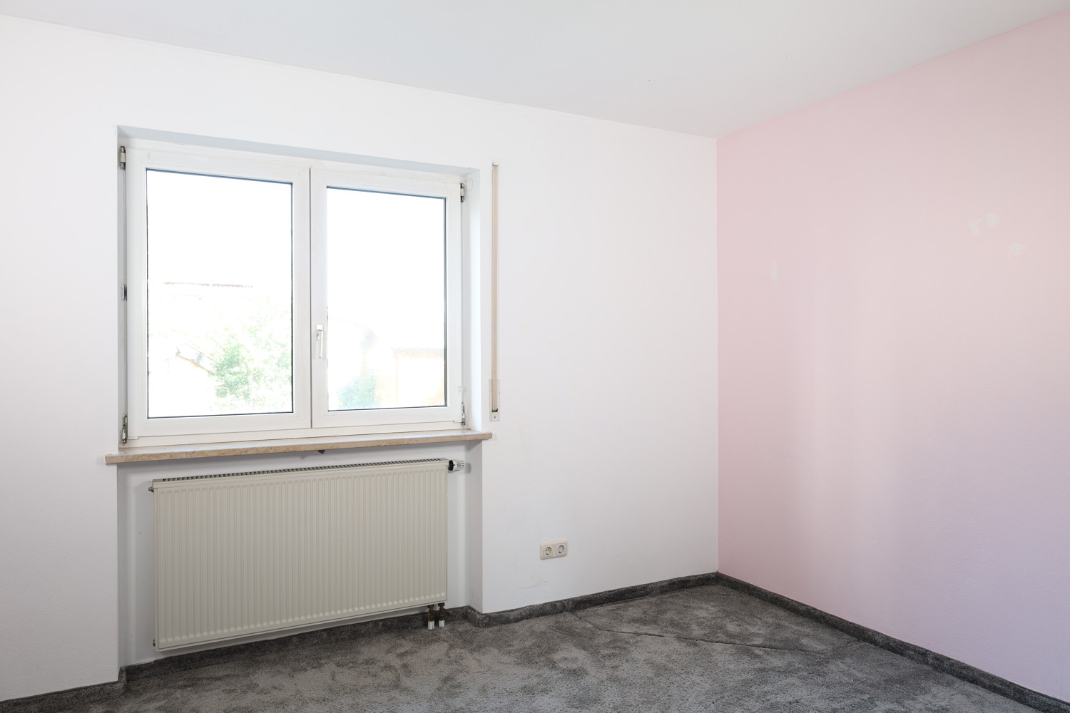 Helle 3-Zimmer-Wohnung mit 
Kachelofen, Garten und Garage