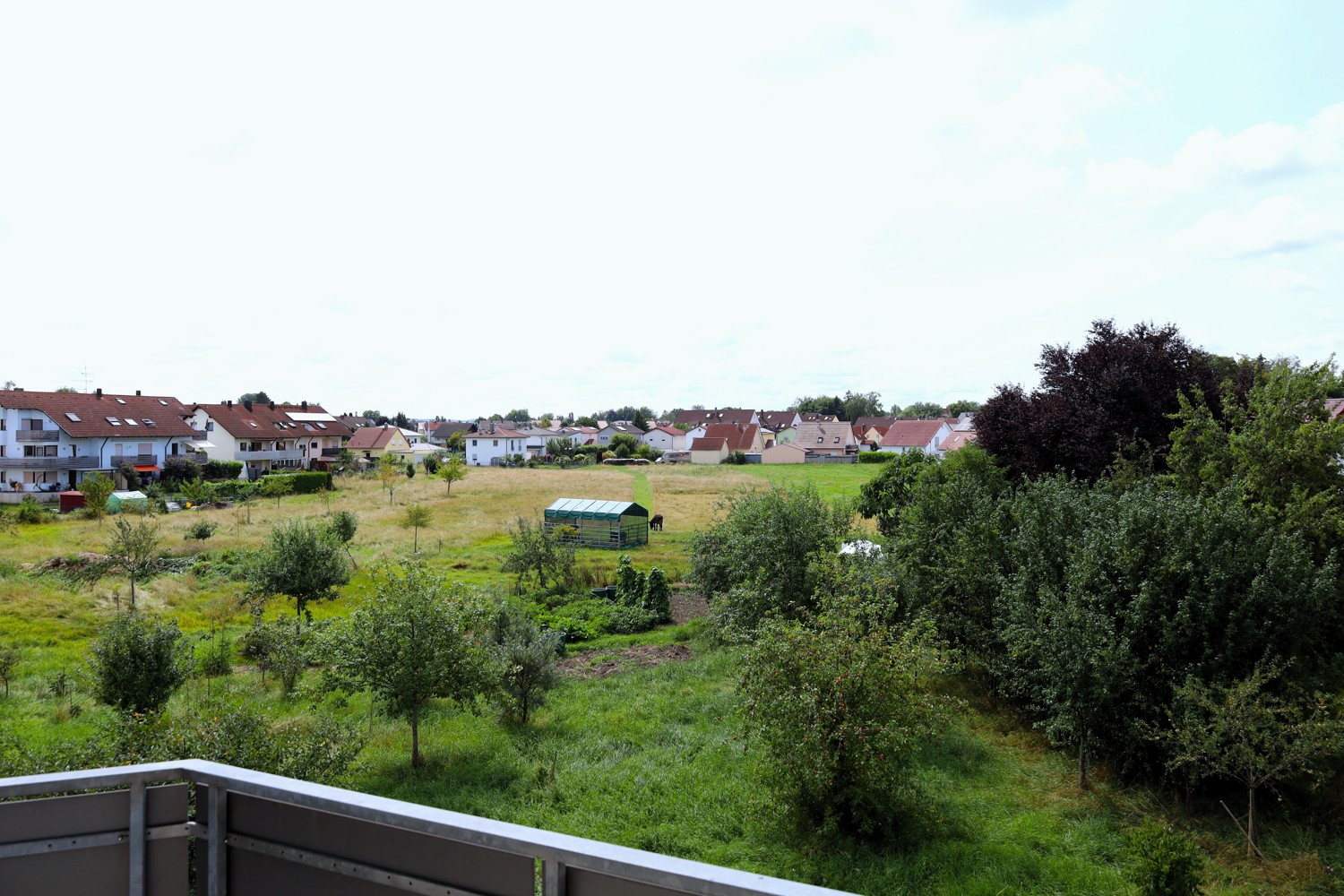 Großzügige Dachgeschosswohnung mit Balkon und Tiefgaragenstellplatz