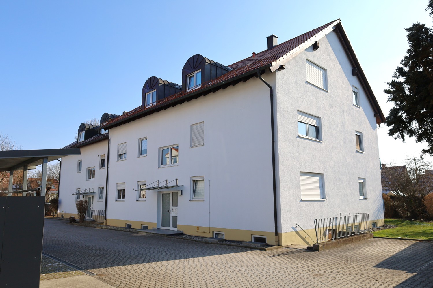 Gepflegte Dreizimmerwohnung mit Balkon und Stellplatz