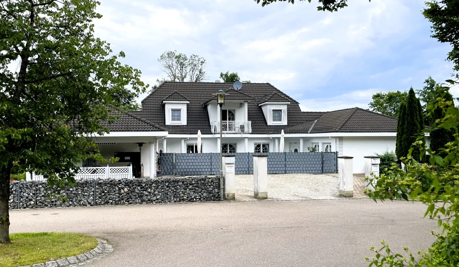 Hochwertiges Zweifamilienhaus