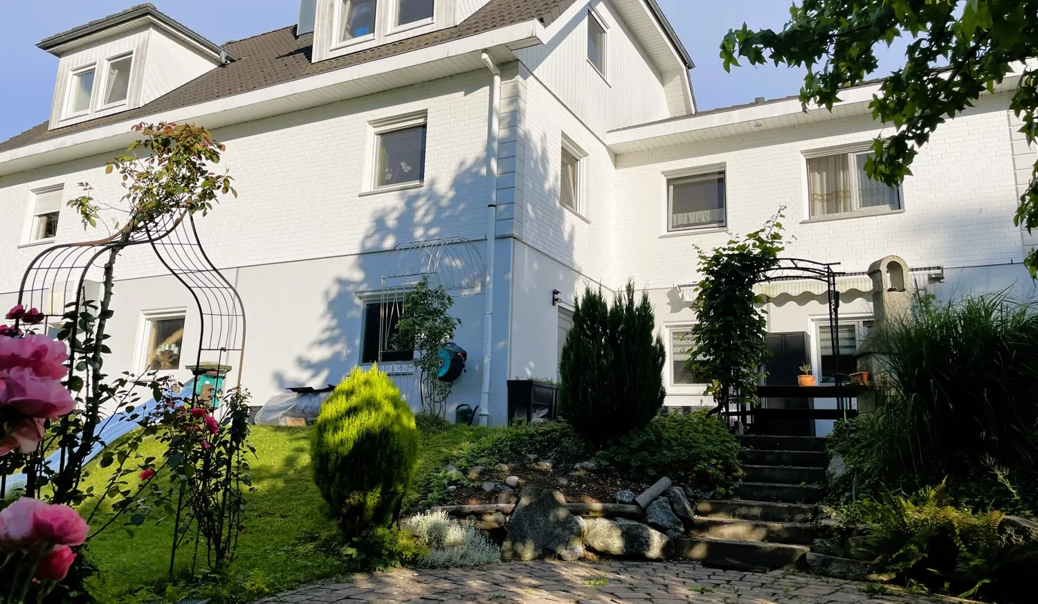 Hochwertiges Zweifamilienhaus