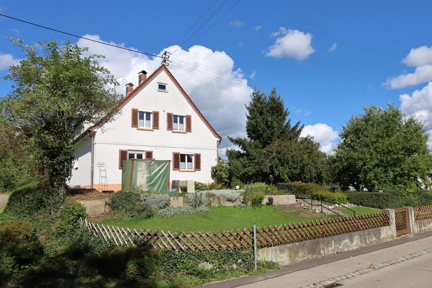 Zweifamilienhaus mit viel Platz
