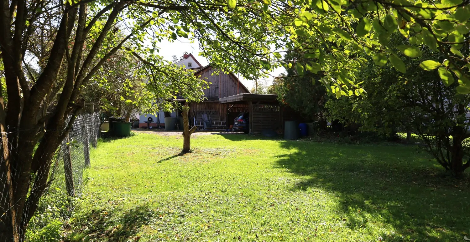 Zweifamilienhaus mit viel Platz