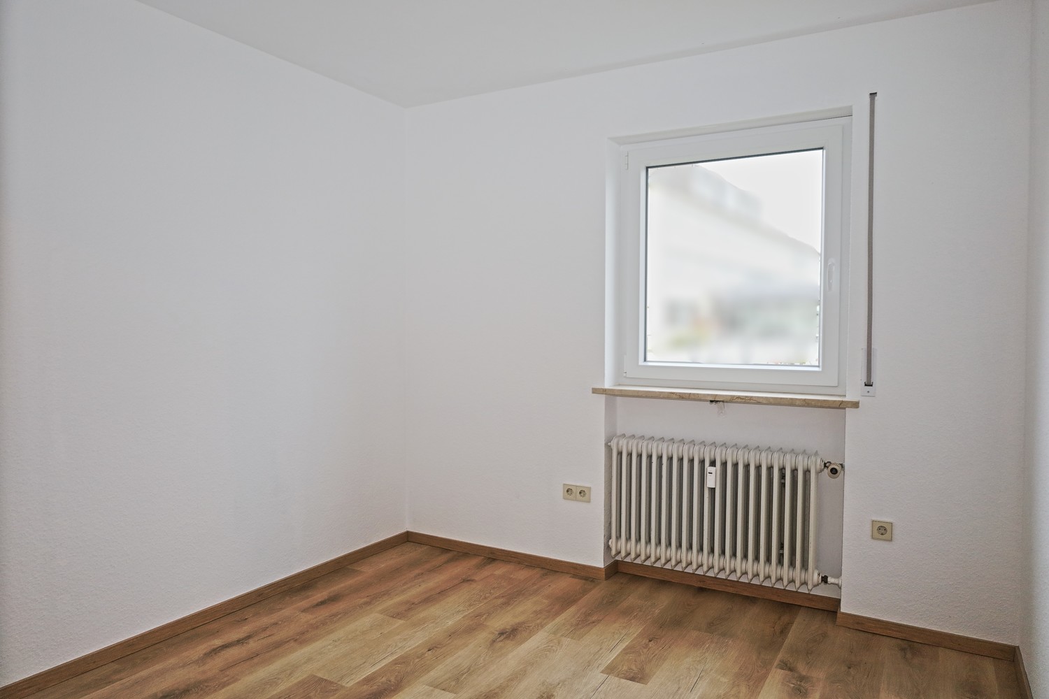 Erstbezug nach Top-Sanierung 
2,5 Zimmer mit Garten und Garage