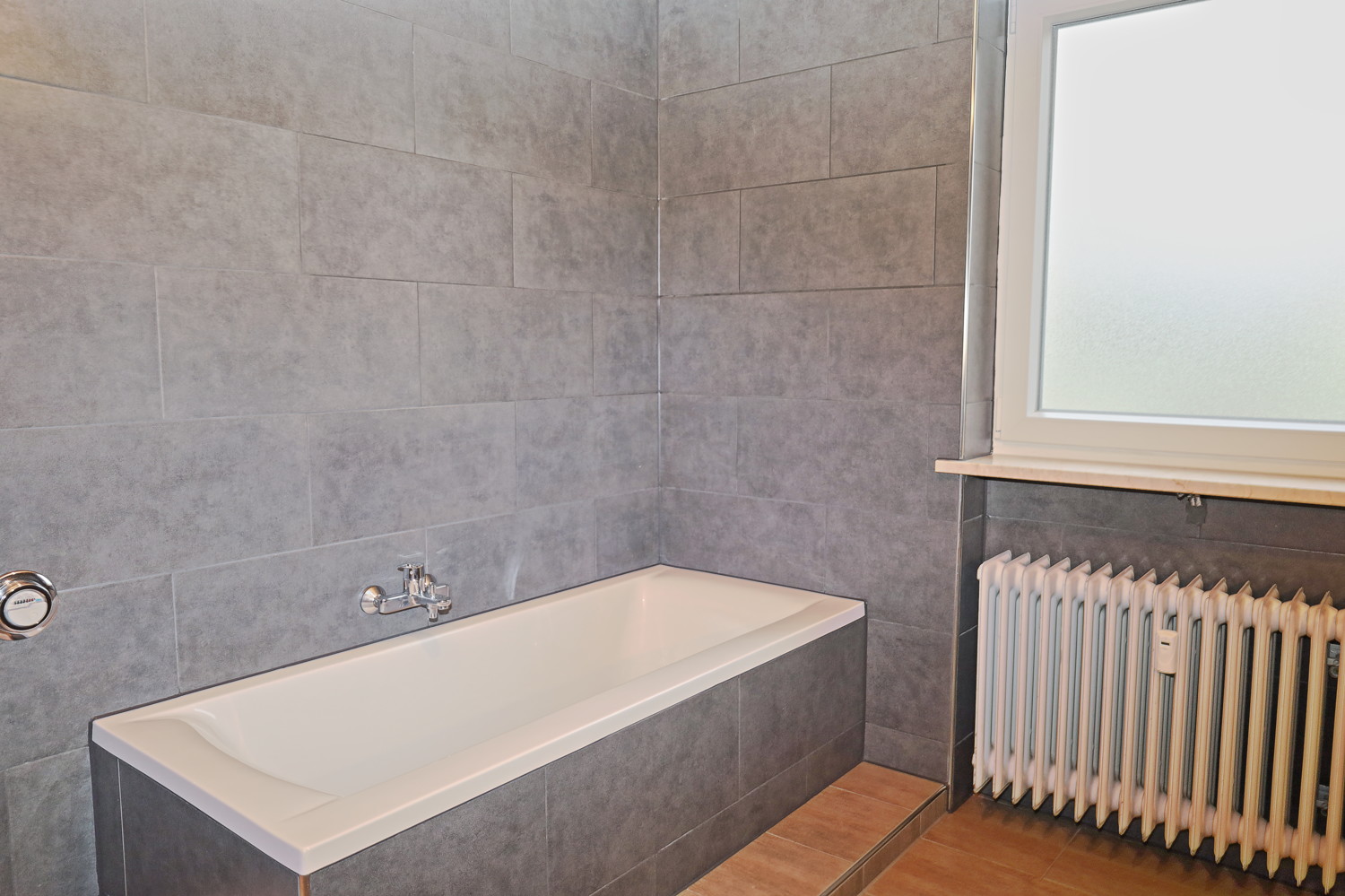 Erstbezug nach Top-Sanierung 
2,5 Zimmer mit Garten und Garage