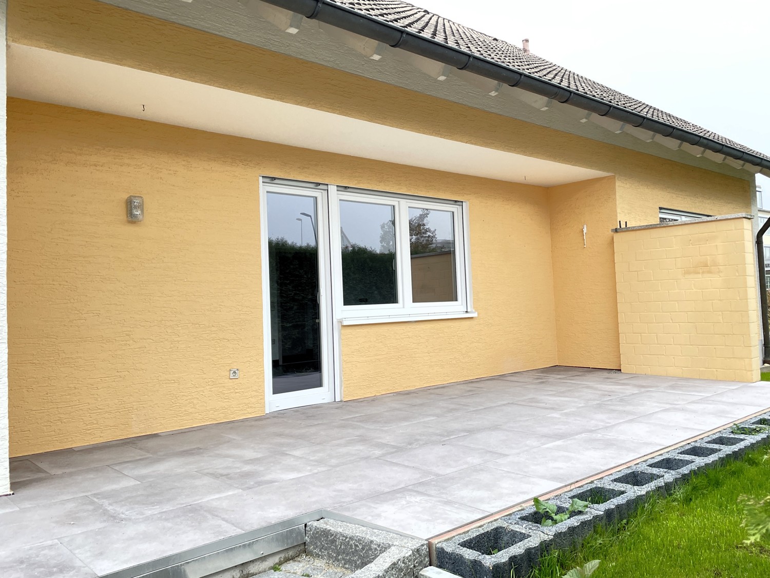 Erstbezug nach Top-Sanierung 
2,5 Zimmer mit Garten und Garage